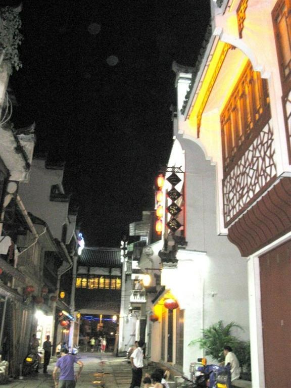 Tun XI Lodge Montes Huang Exterior foto